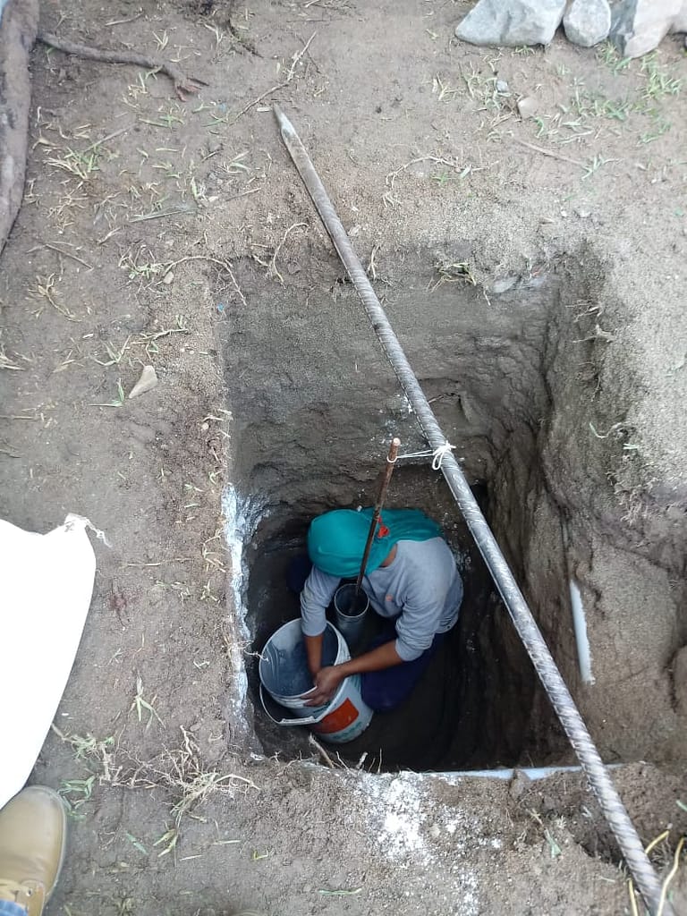Realizando relleno de puesta a tierra